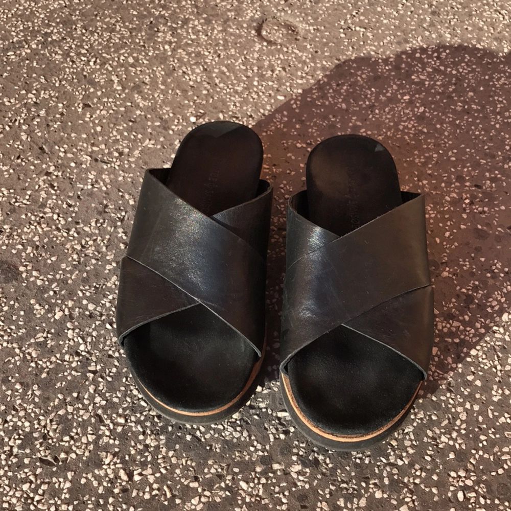 Black sandals from Samsoe Samsoe in leather and suede. They are worn maybe twice indoors. The sole is thick and easy to walk with. Selling these because they are too big., I'm a size 38. . Skor.
