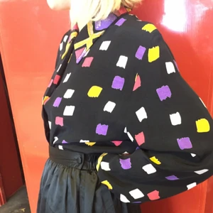  - Vintage skjorta i cool arty style. Kan skicka!  