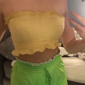 Tubtopp - Säljer denna tubtopp från Gina trocot använd endast en gång