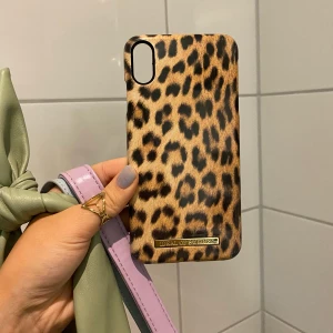 Ideal of Sweden - Leopard skal i hårdplast till iPhone xs Max 