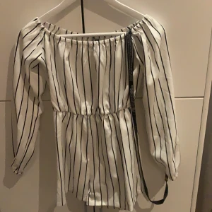 Pretty Little Thing jumpsuit storlek 32 - Aldrig använd, perfekt skick! Några månader gammal