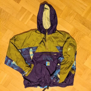 Nike ~ oldschool  - Soft oldschool retro Nikejacka. 150:- eller högsta bud. Köparen står för frakt 🖤