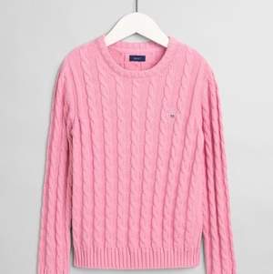 Kabelstickad gant tröja i rosa säljes✨