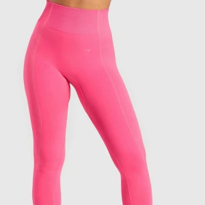 Gymshark ultra seamless - Helt nya med tags på! Storlek: SMALL Äkta Gymshark tights från kollektionen ”Ultra Seamless” i färgen rosa. Bilderna på hemsidan ger mer rättvisa för färgen. Stretchiga och i seamless. Nypris: 600:-. Slutsålda på hemsidan. Kan skickas mot fraktkostnad. 