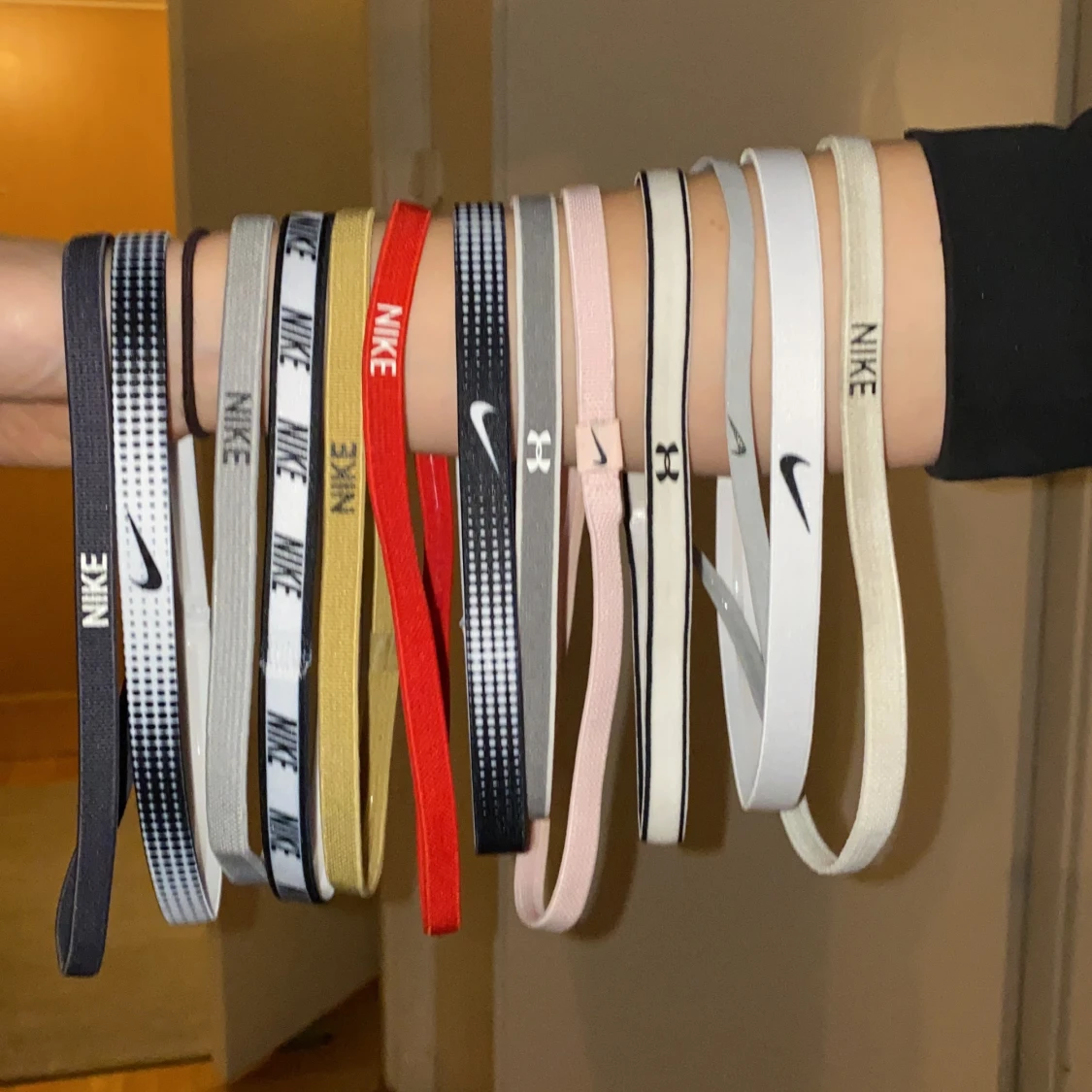 Blandade hårband, nike och under armor