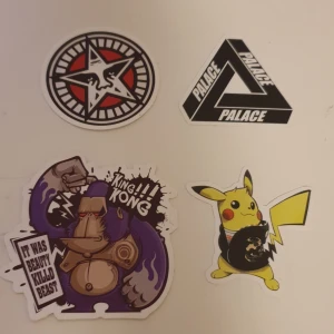 Stickers - Säljer as coola klistermärken 🦧⚡ 1 för 3kr och 4 för 10🖐🏼+frakt men frakt kan diskuteras😁