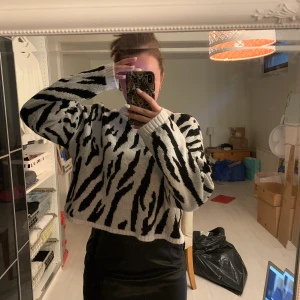 Madlady tröja - Säljer denna stickade tröja från Madlady i storlek M! 