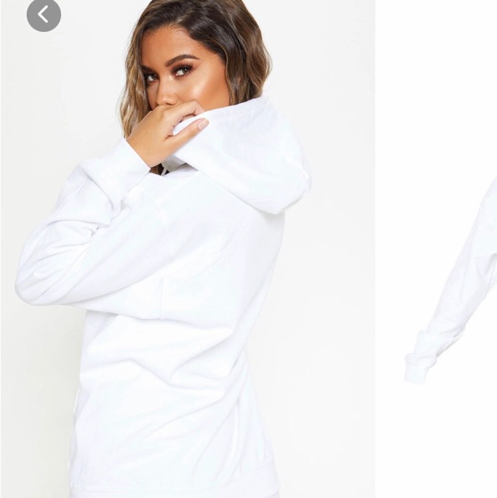 Skit snygga oanvänd vit zip hoodie i storlek S. Säljer då jag råkade beställa 2 stycken, frakt betalas av köpare😄. Huvtröjor & Träningströjor.