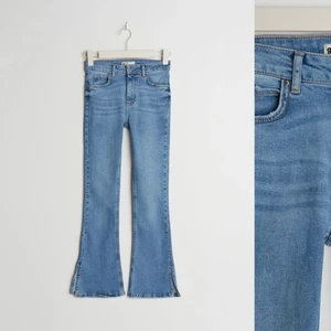 Jeans  - Helt nya bootcut jeans med slits på utsidan av benet. Storlek M