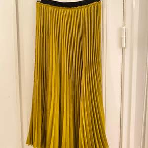 Zara pleated lime/mustard color skirt. 