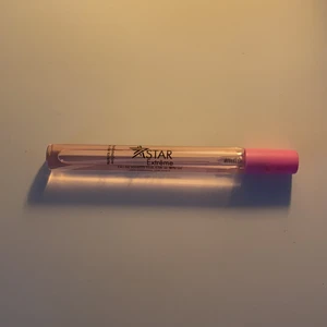 Parfym - Parfym från Star med marshmallow doft! Väldigt söt och god men har tyvärr aldrig använts. Endast testad❤️