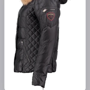 Rock and blue jacka  - Säljer då min rock and blue jacka som är o super bra skick! Hittar Ingen super bra bild på den så får bli en bild från internet! Den ser exakt ut som på bilden! Hör gärna av er vid intresse 