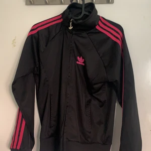 Rosa adidas tröja - Bra skick fin