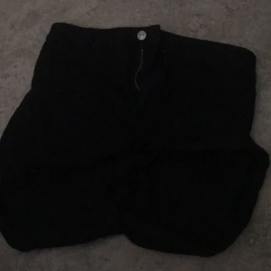 Svarta vintage jeans shorts - Säljer för 60 kr med gratis frakt!