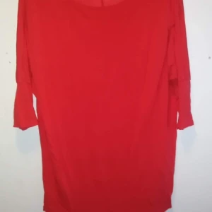 Damkläder - Varumärke: Mina original design  Vara: 1st Tröja  Färg: Rosa Storlek: 48/50 Pris:20kr tele:0790405622.