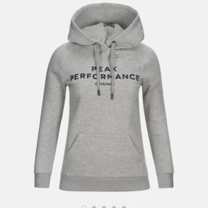Peak performance, HOODIE - Säljer min peak performance hoodie som aldrig är använd💕Nypris 1100kr, stl. Xs, köparen står för frakten📦