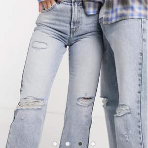Säljer en av mina favorit jeans pga av att jag har så många jeans i samma modell! W28 längd 71cm ( sitter som XS/S) men mest åt S