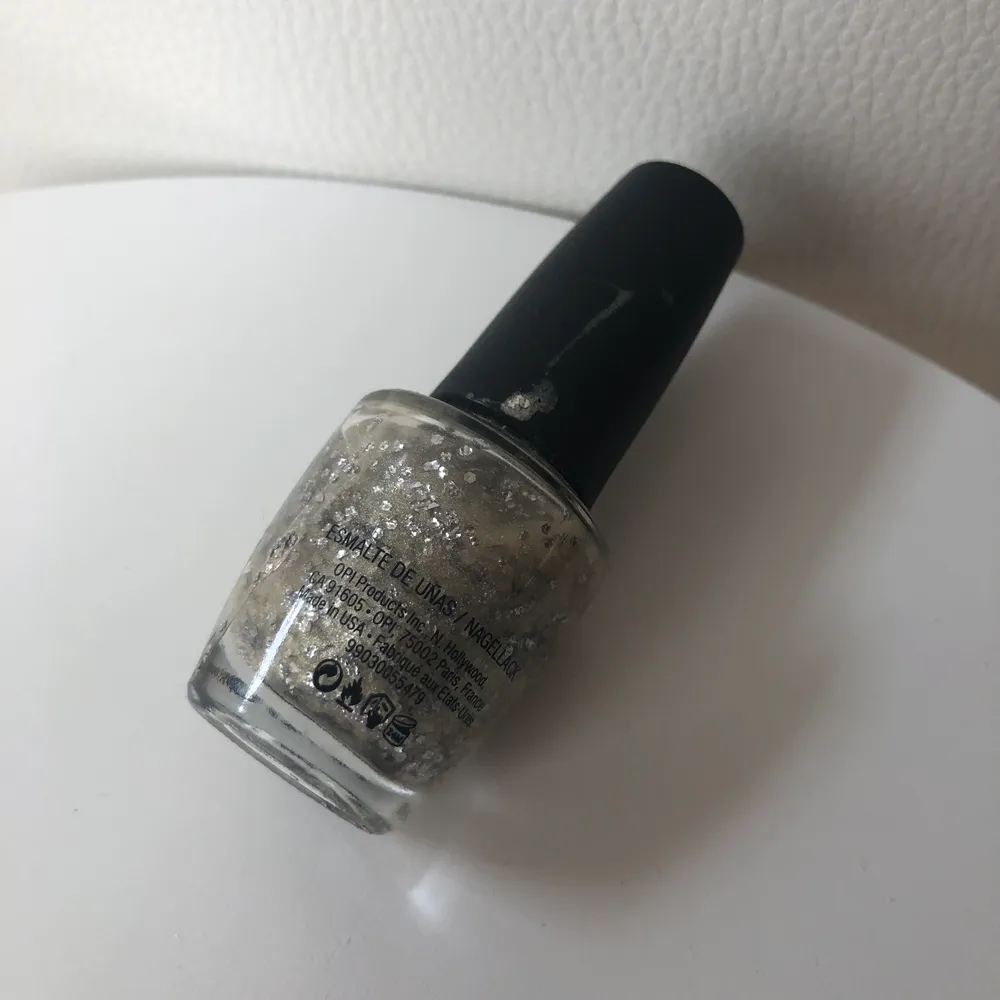 OPI nagellack ’This Shade is Blossom’, värde 179 kr, aldrig använt. Det är lite torkat nagellack på flaskan (se bild 3), det var så som den levererades till mig 🤗. Övrigt.