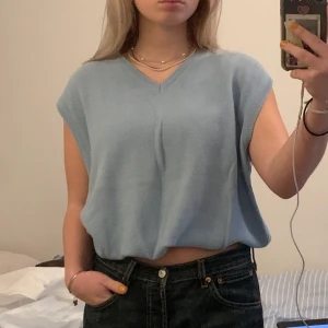 ljusblå stickad väst - jättefin stickad oversize väst i ljusblått! 