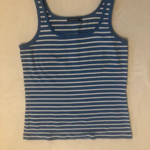  linne  - Gulligt randigt linne som är köpt second hand! Frakten är 20kr😊