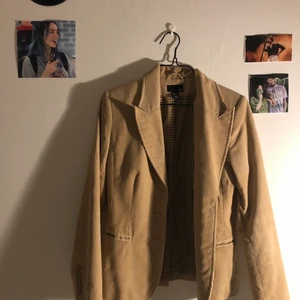 Kavaj - Ascool vintage kavaj i Manchester. Funkar som jacka nu tidigare höst då den är liite tjockare 😻