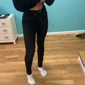 Tiger of sweden jeans i storlek 26/32. Style:Kelly. Köpta för 1399kr. Sitter jätte fint på😊
