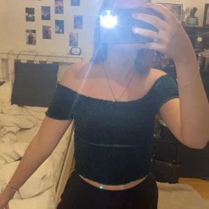 Topp - Mörkgrön ”sammet” tröja från bikbok i storlek XS❤️