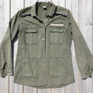 Jacka  - Säljer min jacka från Gina tricot. Fint skick. Frakt kommer tillkomma!!! KÖPT ÄR KÖPT, INGEN ÅNGERRÄTT!!!