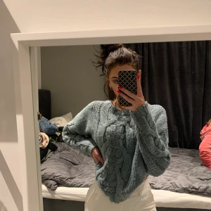 Stickad  - Jätte mysig stickad mintgrön tröja, använd ca 2 gånger ser ut som ny❤️köpt för betydligt högre pris, pris går att diskutera 