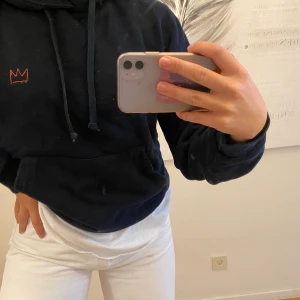 HOV1 Merch 👑 - Intressekoll på min hov1 hoodie i storlek S, köpt på deras konsert 2019🤩 Vid bra bud kan jag tänka mig att sälja den då den inte kommer till användning :( Sjukt skön vid frågor eller intresse hör av er till mig privat 💕💕