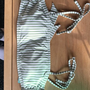 Oanvänd Bikini överdel  - Sjukt söt bikinitopp med knyte i ryggen, oanvänd prislapp sitter fortfarande kvar storlek 38