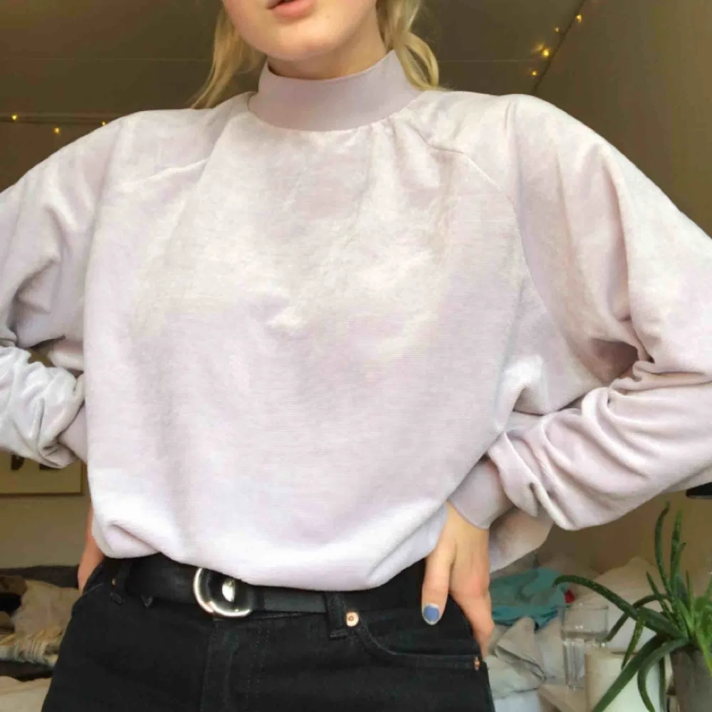 Oversized tröja från Monki!! Köpare står för frakt💖. Tröjor & Koftor.