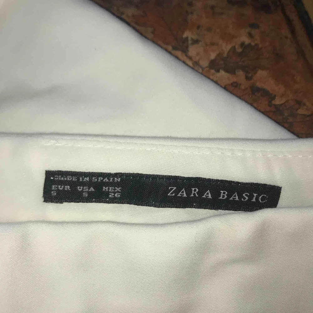Vit kjol/shorts från Zara i stl. S. Shorts.