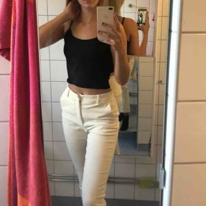  - vita manchester bootcut byxor. aldrig använda 