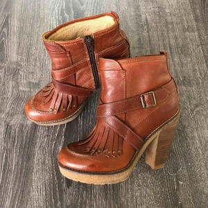  - Vinter skor i skinn, mjuk att gå i då sulan är i gummi. Använt 1 gång då jag råkat köpa för liten storlek.