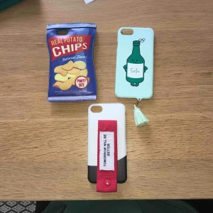  - Tre coola mobilskal som funkat till IPhone 6 och 6s. Separat kostar de 30kr styck. Om man köper alla tre kostar det 80kr. Köparen står för frakt. Annars kan jag mötas upp i Stockholm.