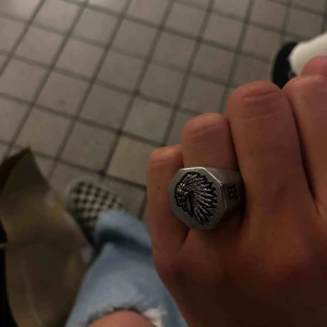  - En äkta ring från jernhesten som kosta 289kr till orginalpris. Den är i storlek 8. Köparen står för frakt! 