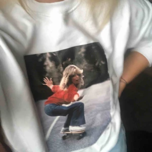  - Skitsnygg tröja köpt i våras men tyvärr aldrig använd då jag köpte fel strl (storlek M) 