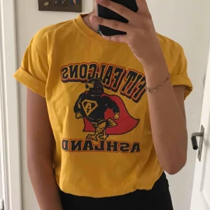  - Jätte snygg vintage t-shirt som är köpt på beyond retro. Kontakta för mer info!