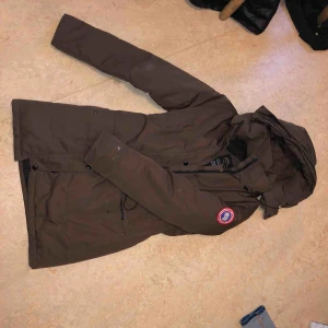  - Canada goose vinterjacka. Nypris 8000kr