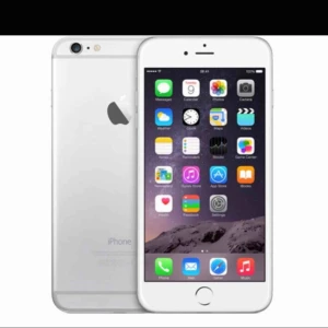  - Säljer en iPhone 6 silver 32GB Inget för fungerar med 100% batteri hälsa (nytt batteri) 6 skal ingår och även laddare (även ett extra rött skal)