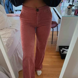  - Ett par jätte fina Manchester byxor köpta från mango för 700 kr , säljer dem för 280 + frakt 