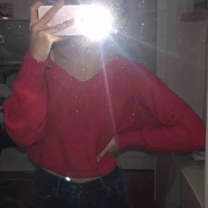  - Jättefin röd stickad tröja ifrån ginatricot 