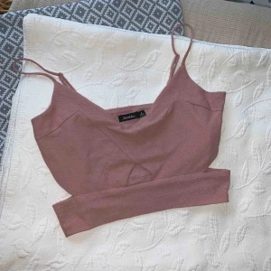  - Fest linne från Bershka. Använt 2 gånger. Frakt ingår i priset