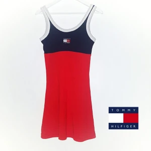  - Tommy Hilfiger klänning köpt i London på en secondhandbutik.