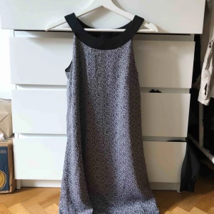 - Klänning från H&M i storlek 38. 150kr ICKE inkl frakt
