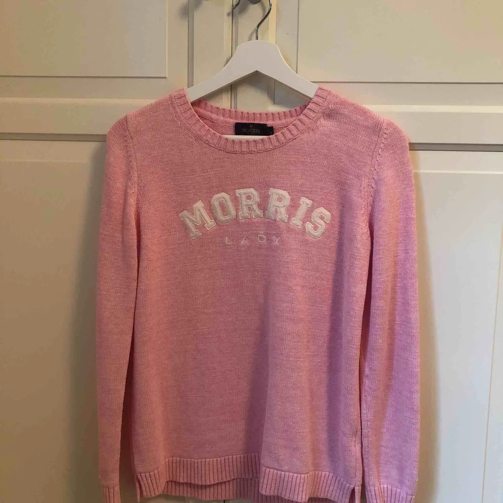 Morris tröja köpt för 1300. storlek S, men passar även på M. Använd tre gånger så den är som ny. Tröjor & Koftor.