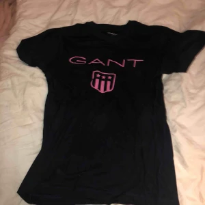  - Precis likadan som min andra bara en annan färg! Budgivningen börjar på 60, då den andra var väldigt populär och har gått upp ganska mycket i pris! Kopia men bra kvalite