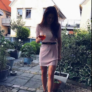  - Rosa klänning. Frakt tillkommer 