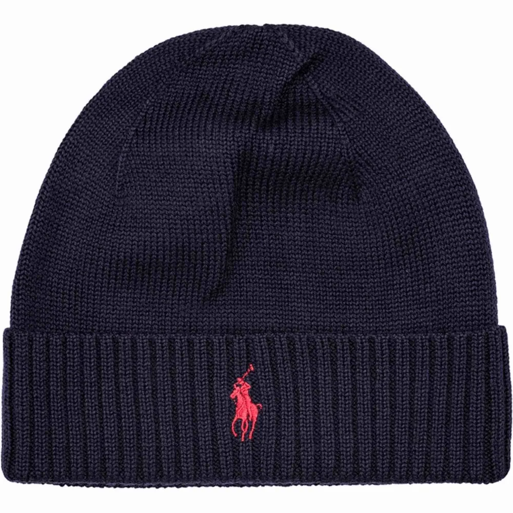 Säljer min Ralph Lauren mössa, den är använd ca 8 gånger men är i bra skick. Ny pris 499kr. Accessoarer.